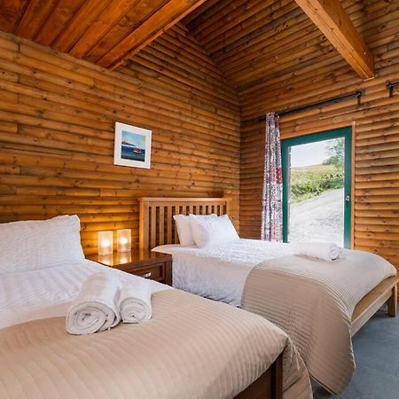 Heather Lodge With Sea And Mountain Views Leenaun Esterno foto