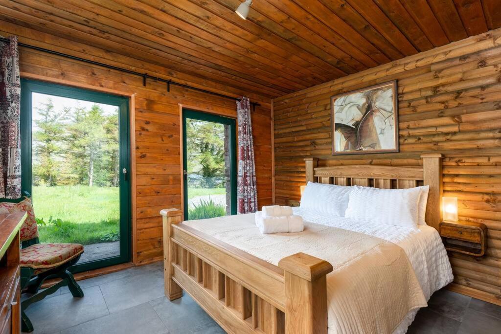 Heather Lodge With Sea And Mountain Views Leenaun Esterno foto
