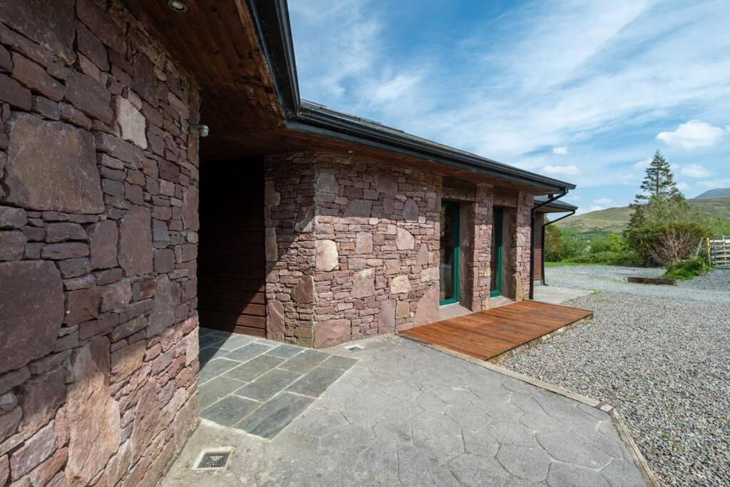 Heather Lodge With Sea And Mountain Views Leenaun Esterno foto