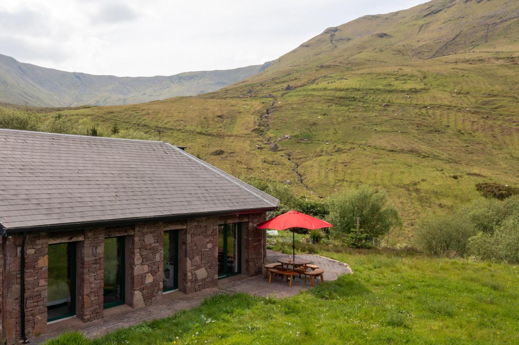 Heather Lodge With Sea And Mountain Views Leenaun Camera foto